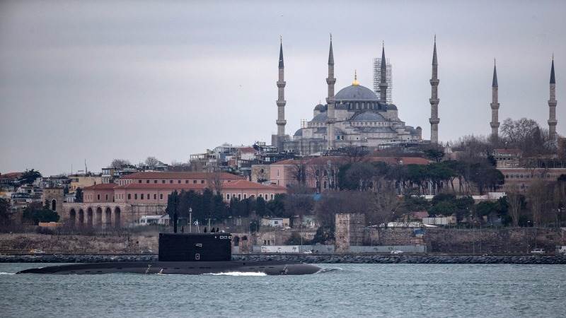 Ukraine asks Turkey to close straits for Russian vessels