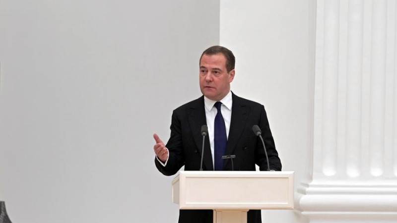 EU also sanctions Medvedev, Mishustin