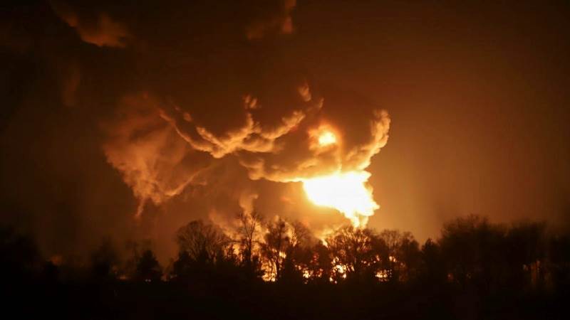 Ukrainian gas pipeline, oil terminal on fire – reports