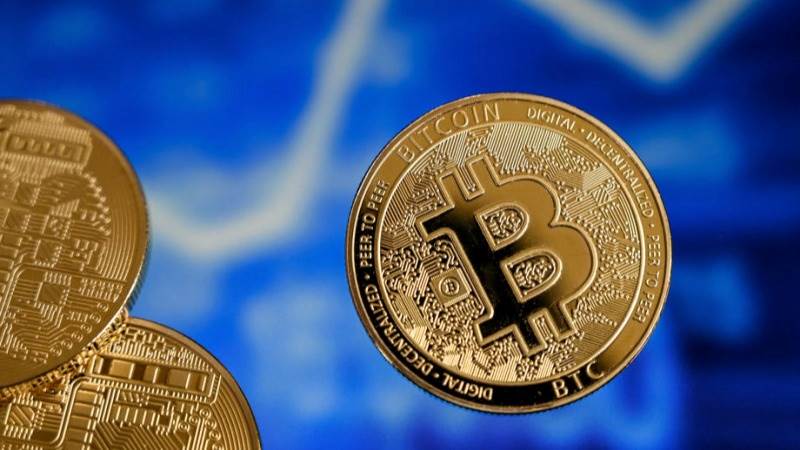 Cryptos extend losses, Bitcoin sinks over 5%