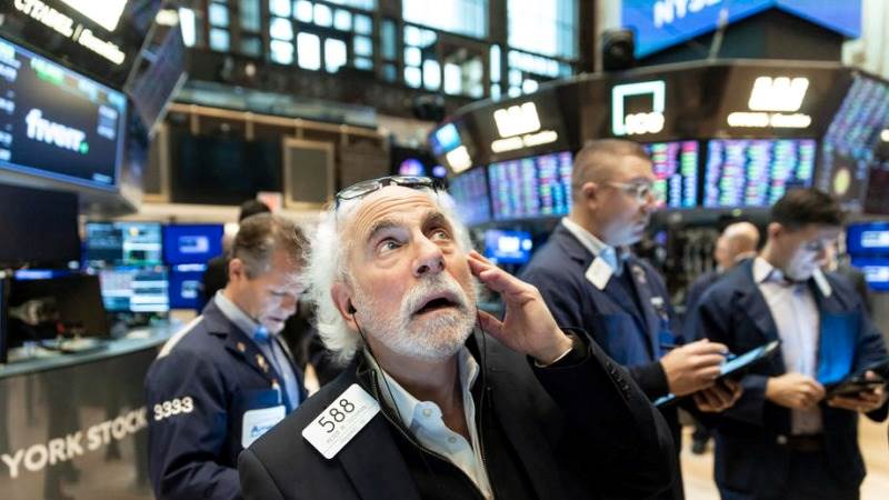 US ends mixed with Ukraine, earnings in focus