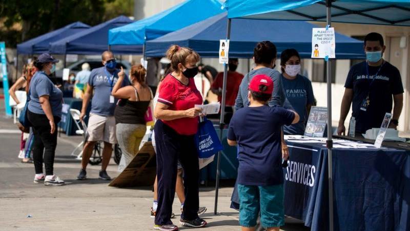 US initial jobless claims down 18,000 to 215,000