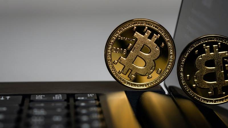 Bitcoin drops 7% as Ukraine crisis continues