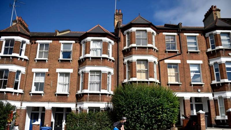 UK house prices at record level in February