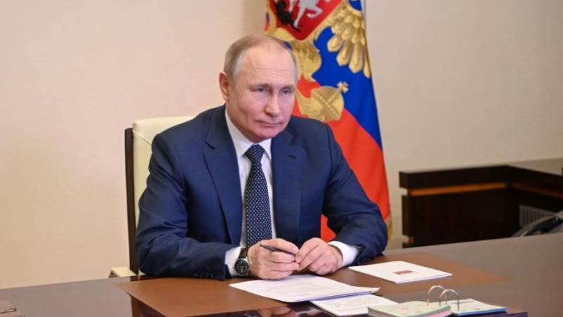 Putin signs law to cancel VAT on gold purchases