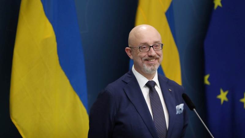 Ukraine calls for planes, armored vehicles from EU