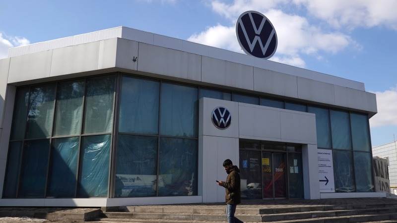 VW recalls 246,000 SUVs over airbag, brakes issues