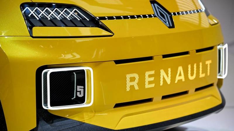 Renault halts industrial activities in Russia