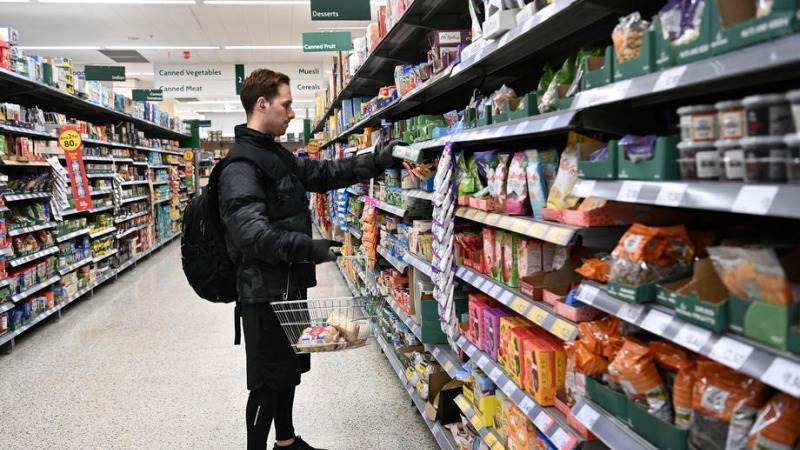 UK retail sales down 0.3% in February