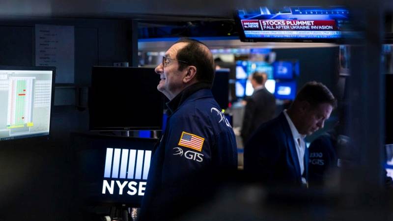 Dow jumps 150 pts at close with Ukraine, Russia in focus