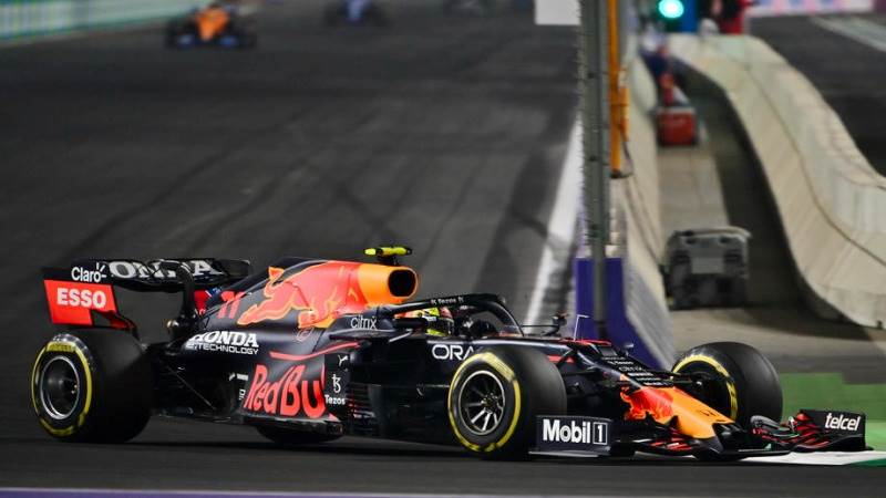 Perez takes pole in Saudi Arabia GP qualifying