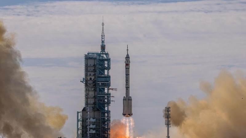 China launches its first hybrid rocket