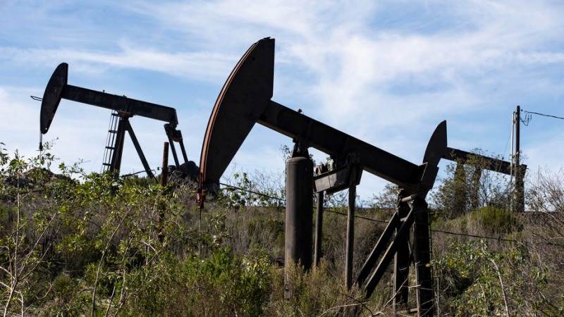 Oil prices decline as China data misses expectations