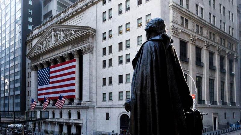 US closes higher after economic reports