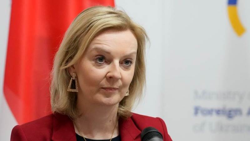 Truss: No sanctions to be discussed until troops leave Ukraine