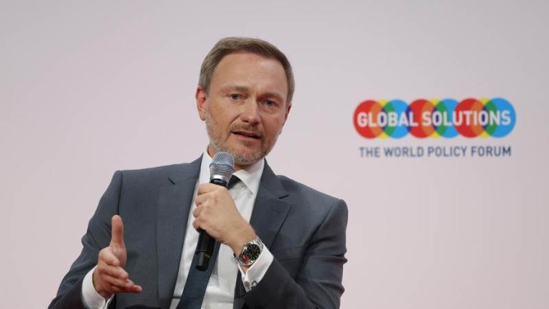 Lindner: Impossible to immediately halt Russian gas