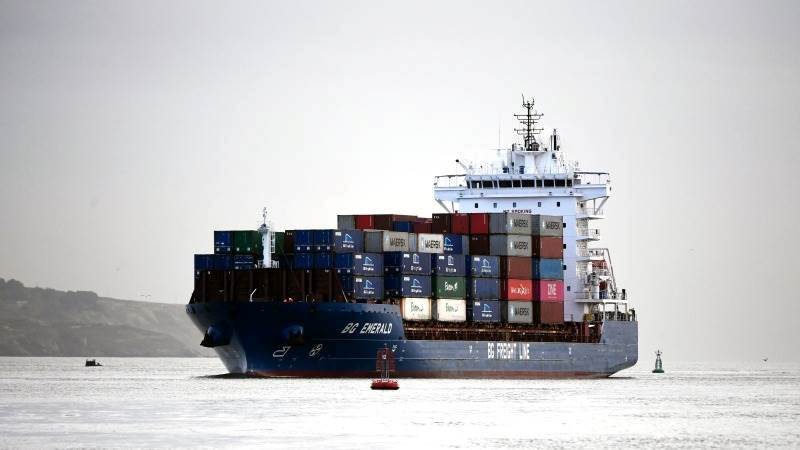 UK trade deficit up to £21.2B  in 3 months to February