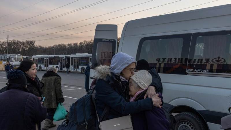 Ukraine evacuation resumes after disruption