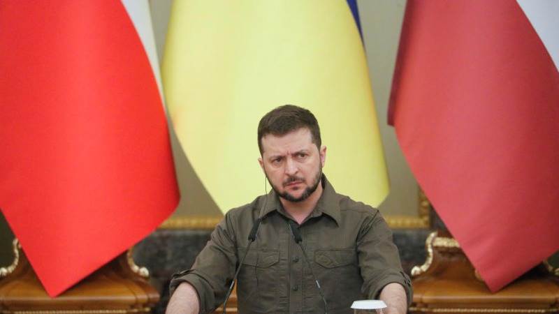 Zelensky says talks with Russia depend on Mariupol