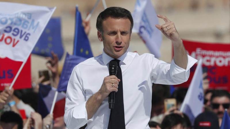 Macron seen winning 2nd term with 56% of votes