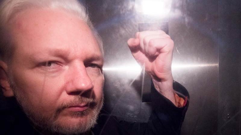 UK court orders Assange to be extradited to US