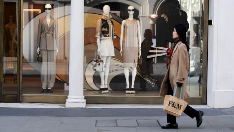 UK retail sales fall 1.4% in March