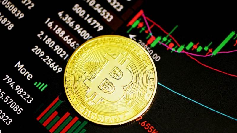 Bitcoin and Ether tumble more than 4%