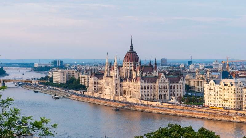 Hungary raises central bank base rate to 7.75%