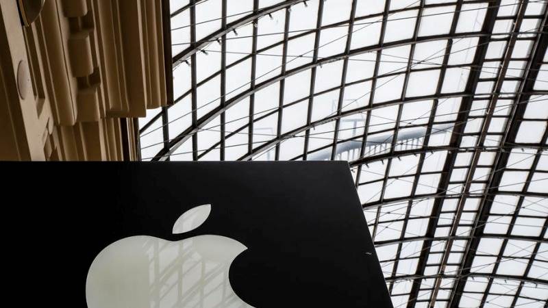 US legislators caution Apple on working with China’s YMTC