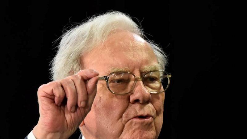 Buffett says no one can predict right inflation levels