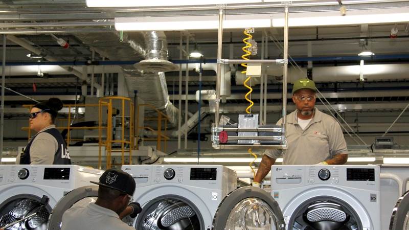 US factory orders up 2.2% in March