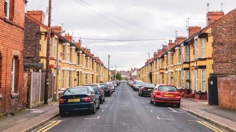 UK mortgage approvals at 70,700 in March