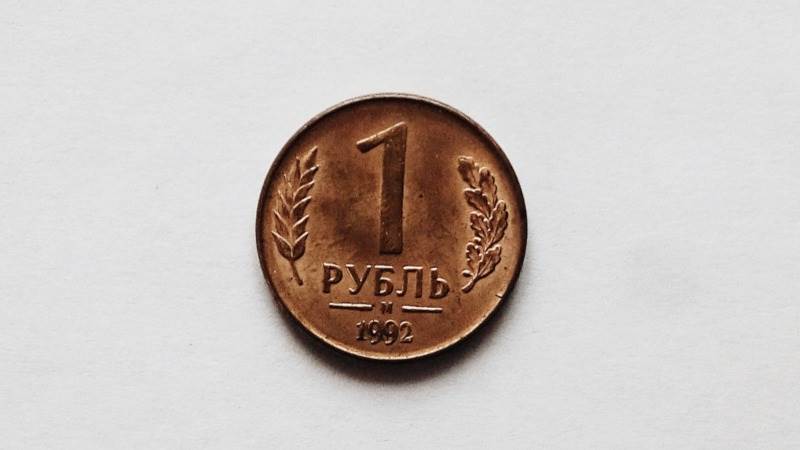 Ruble drops over 4% against euro, dollar