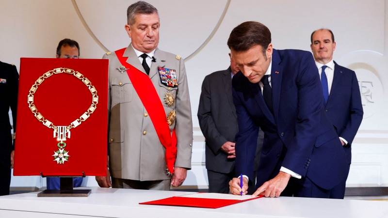 Macron sworn in for second term