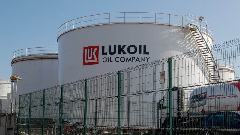 Lukoil to acquire Shell Neft