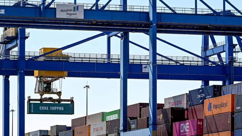 Eurozone trade deficit up to €16.4B in March