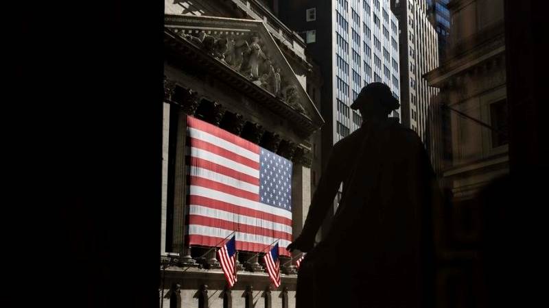 US closes mostly lower, Nasdaq extends losses