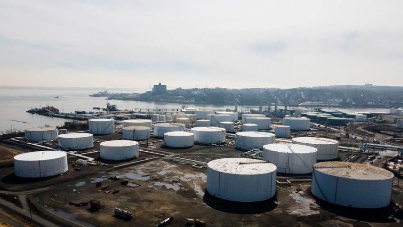 Report: US oil inventories decline 2.45M barrels