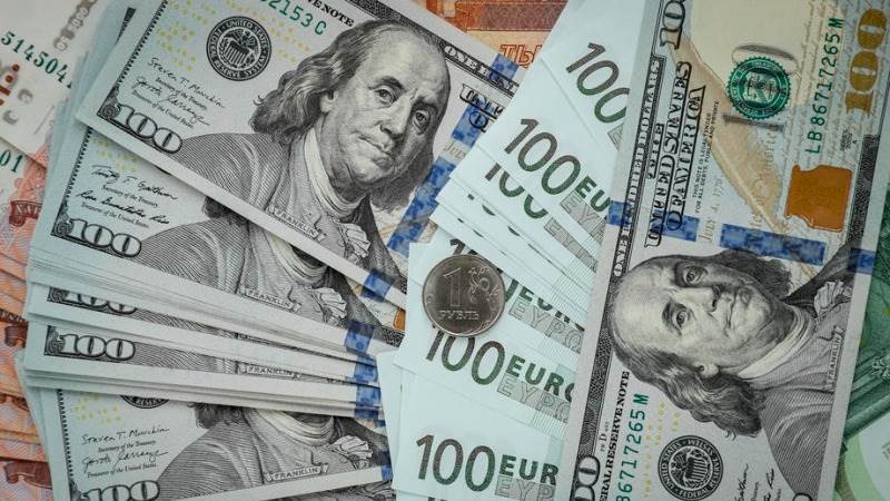 Ruble at multiyear highs against dollar, euro