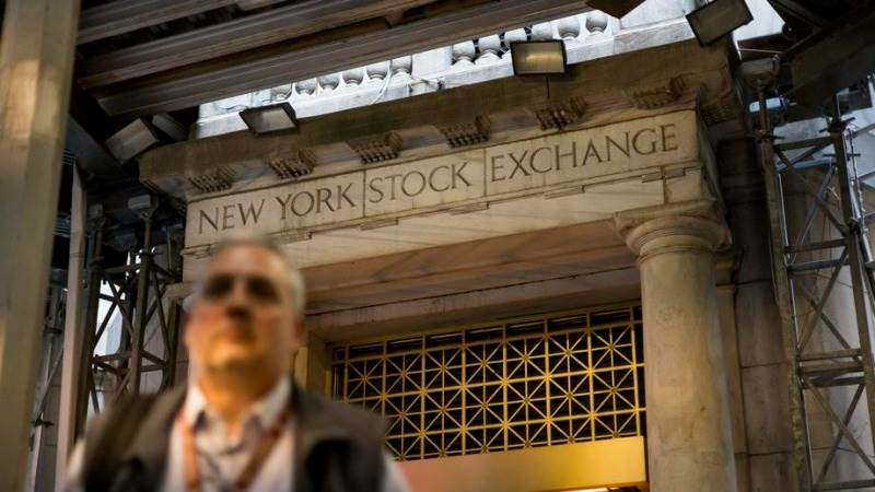 US shares rally at close, Dow up 600 pts