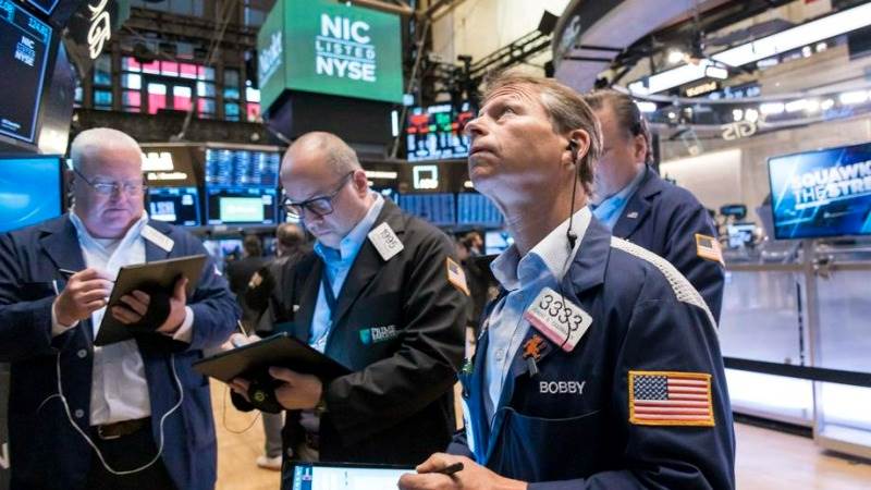 Wall Street edges higher at close, Fed still in focus