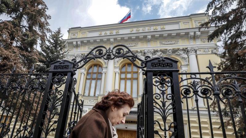 Russia’s c-bank lowers key rate by 300 bps to 11%