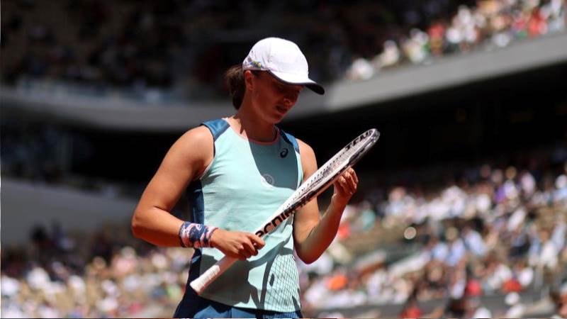 Swiatek defeats Pegula, reaches French Open SF