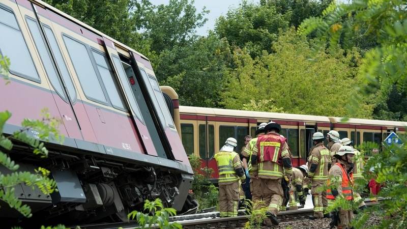 Multiple casualties after train derails in Bavaria