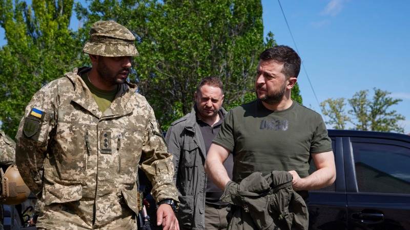 Zelensky visits troops in Donetsk, Luhansk