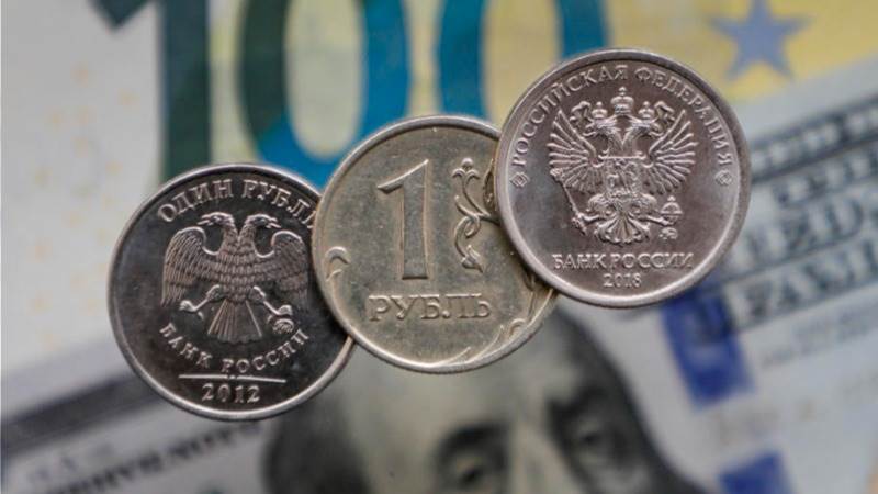 Dollar, euro at two-week lows against ruble