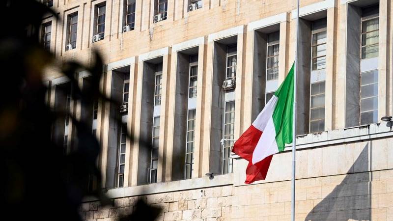 Ten-year Italian bond yield at 8-year high