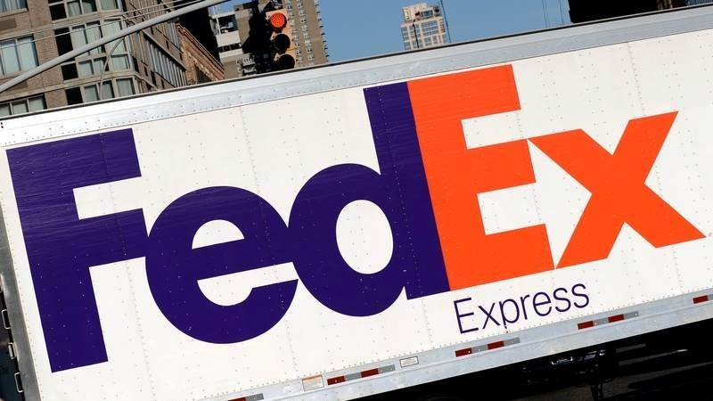 FedEx edges up 15% following dividend increase