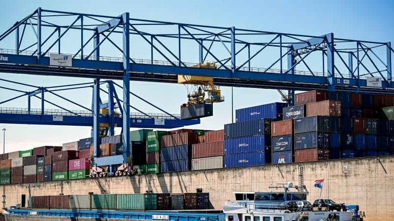 Euro area trade deficit at €32.4B in April