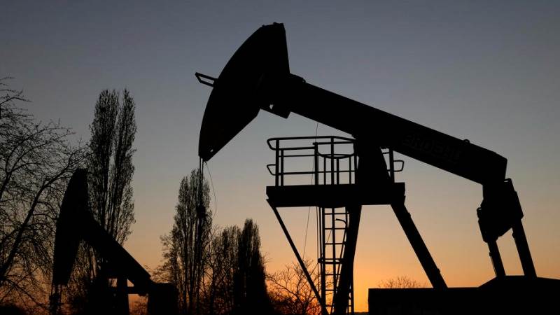 Oil prices rise on supply concerns